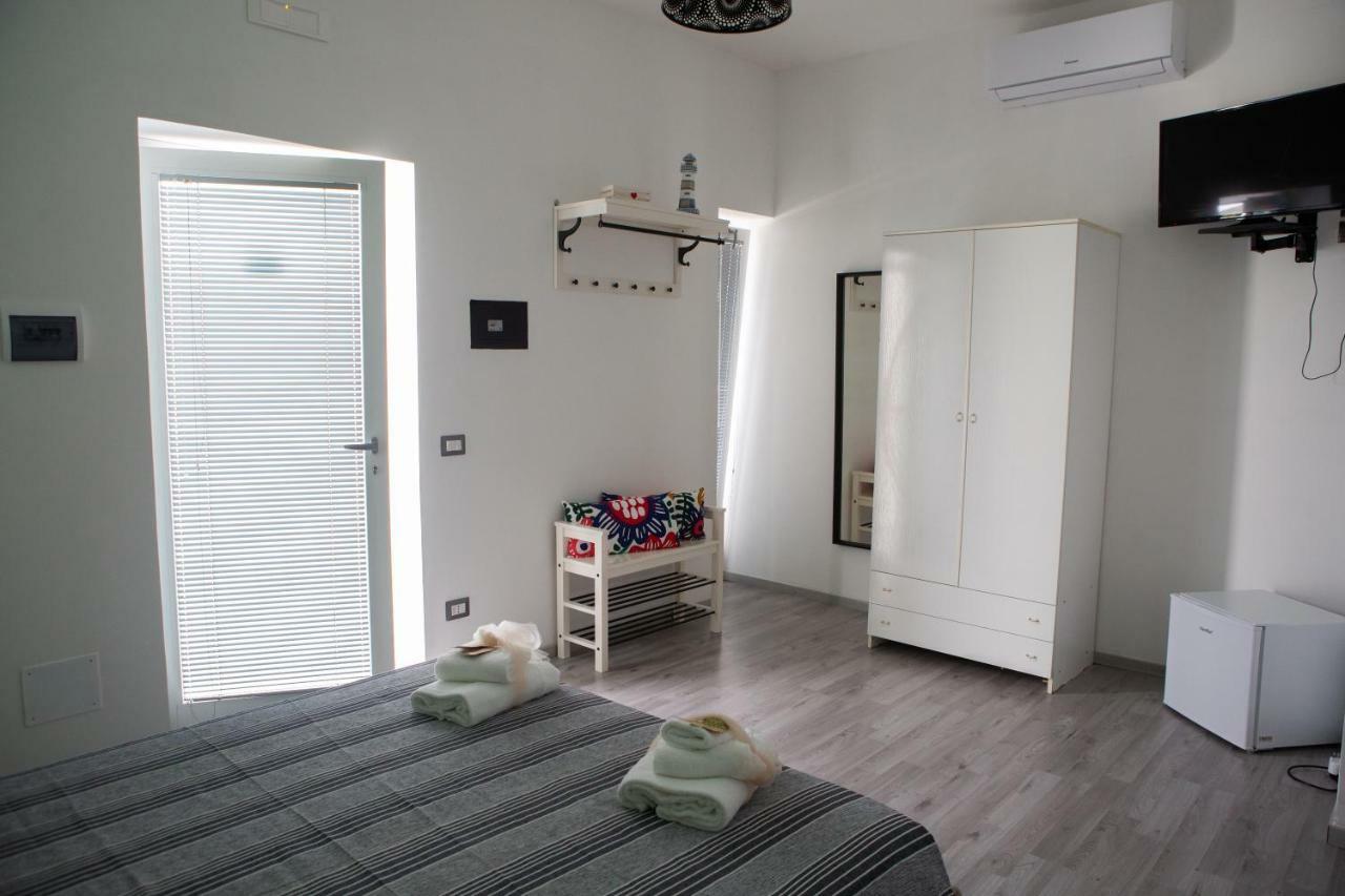 B&B Dionea Санта-Мария-ди-Кастеллабате Экстерьер фото